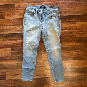 Torrid Denim 16R Jegging First At Fit Medium Wash 3 Button Skinny Leg Jeans